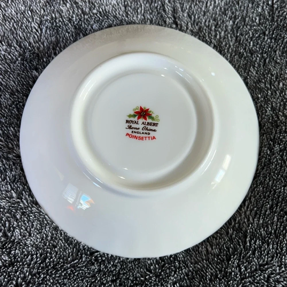 ROYAL ALBERT POINSETTIA SAUCER ONLY, BONE CHINA ENGLAND VINTAGE REPLACEMENT